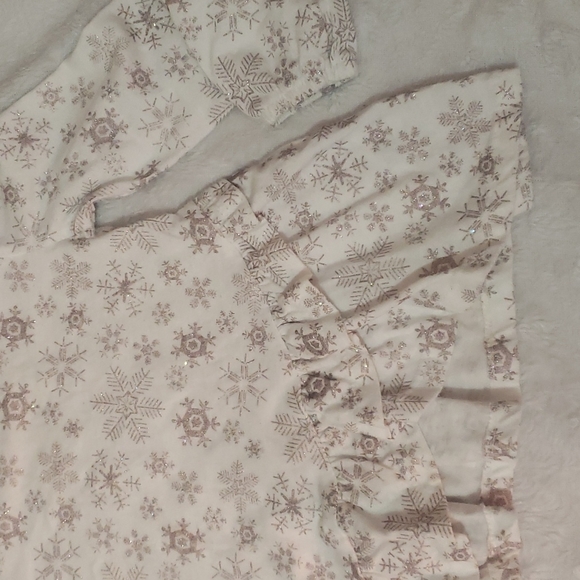 2pc bundle w/ snowflake top& velvet flare leggings - Picture 4 of 6